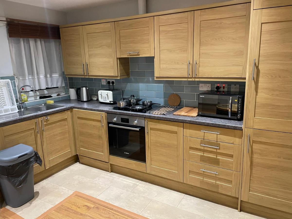 2 Bedroom Apartment Chiswick Park Tube Station Лондон Экстерьер фото