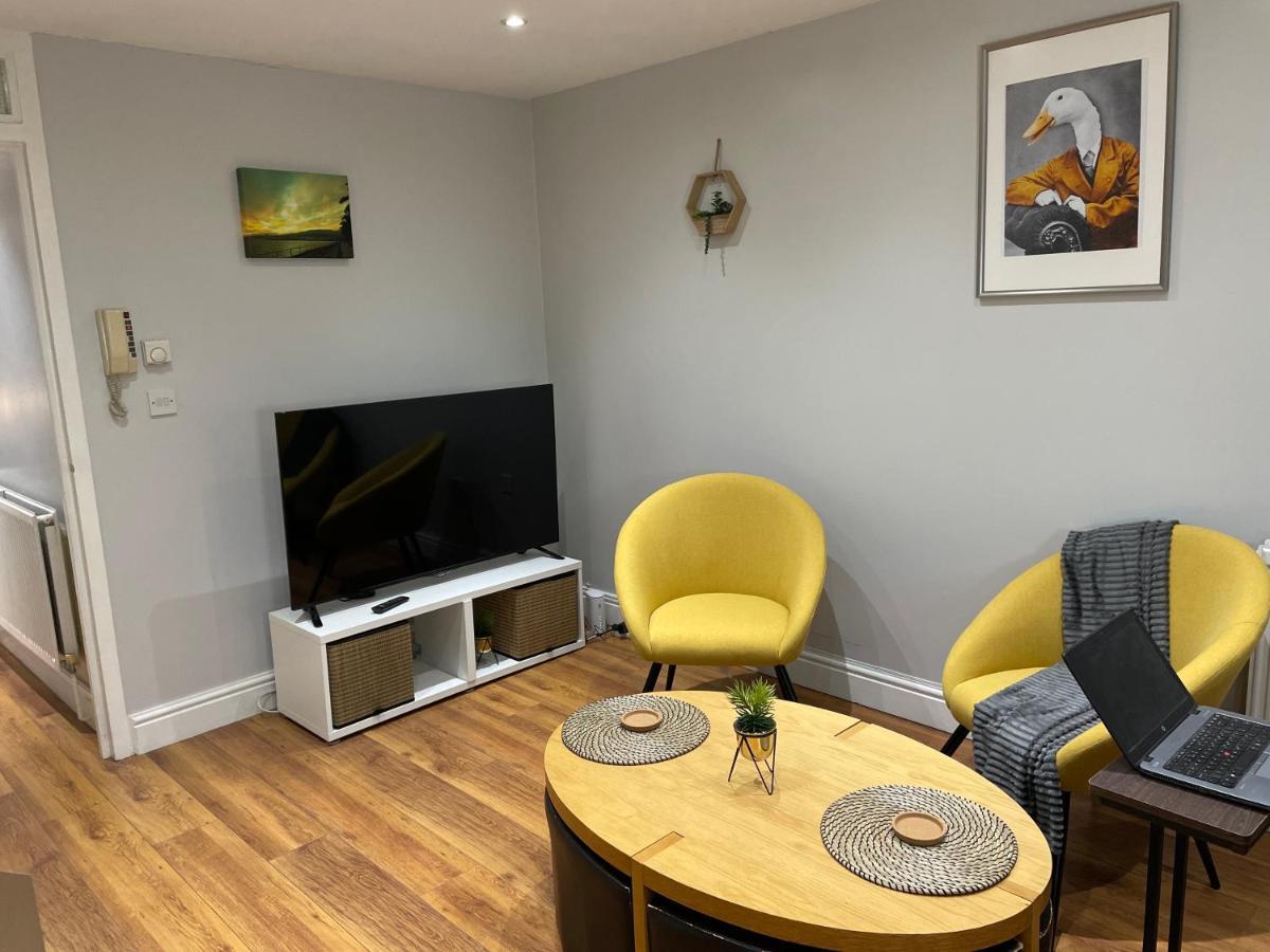 2 Bedroom Apartment Chiswick Park Tube Station Лондон Экстерьер фото