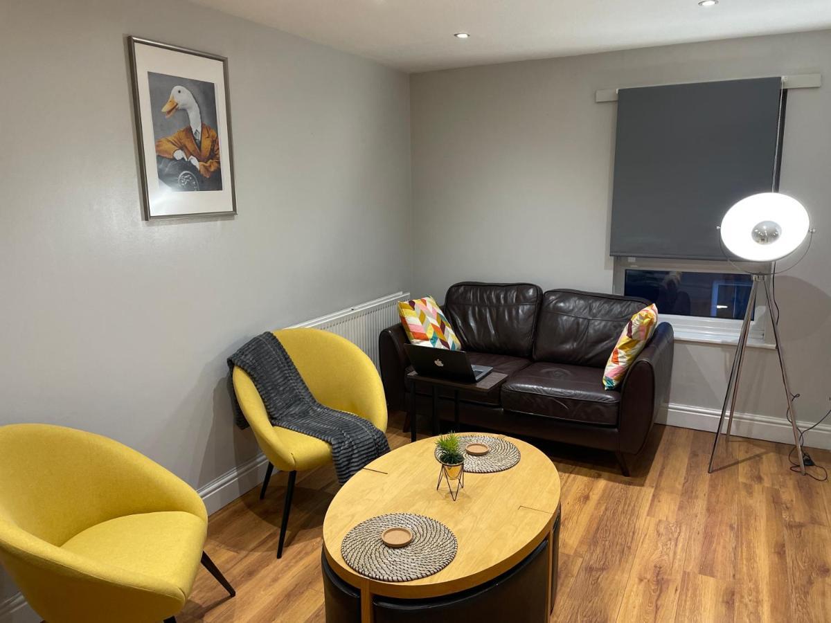 2 Bedroom Apartment Chiswick Park Tube Station Лондон Экстерьер фото