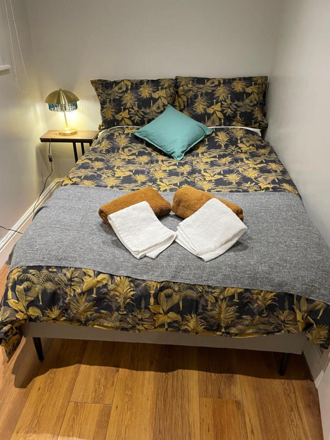 2 Bedroom Apartment Chiswick Park Tube Station Лондон Экстерьер фото