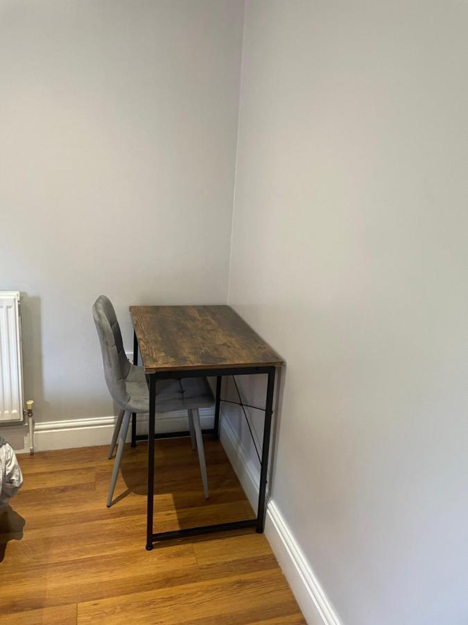 2 Bedroom Apartment Chiswick Park Tube Station Лондон Экстерьер фото