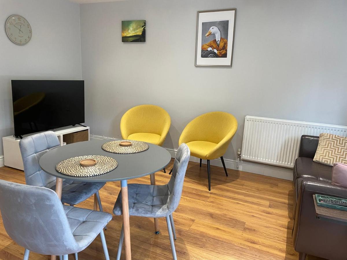 2 Bedroom Apartment Chiswick Park Tube Station Лондон Экстерьер фото