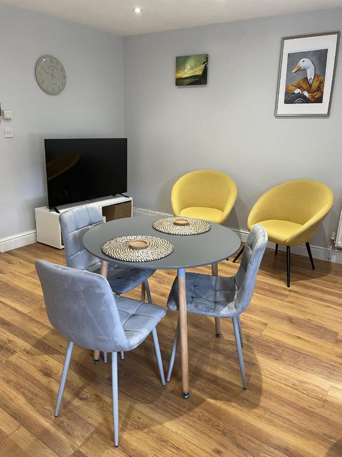 2 Bedroom Apartment Chiswick Park Tube Station Лондон Экстерьер фото