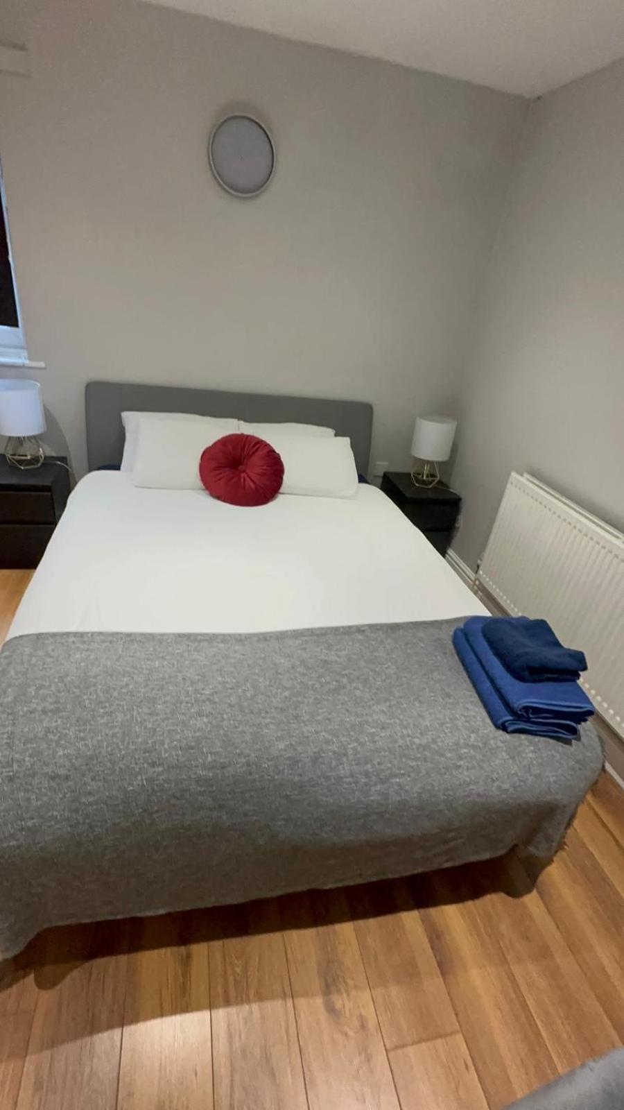 2 Bedroom Apartment Chiswick Park Tube Station Лондон Экстерьер фото
