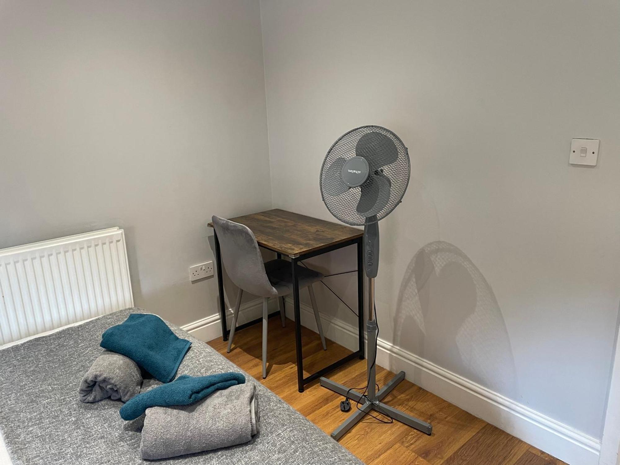 2 Bedroom Apartment Chiswick Park Tube Station Лондон Экстерьер фото